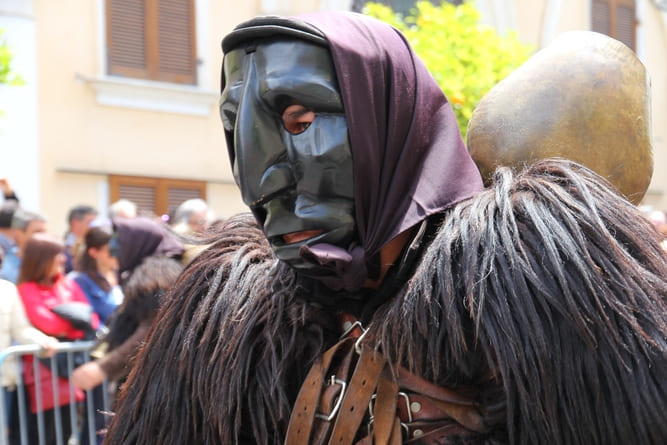 Guida completa: Dove e quando vedere i Mamuthones in Sardegna